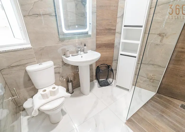 Homey 1br In Tarxien With Sofa Bed & Ac Apartament